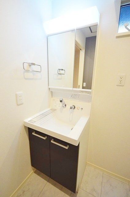 洗面設備　★独立洗面台付きの洗面所です★