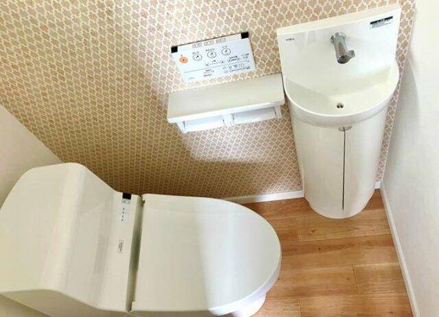 トイレ　温水洗浄便座