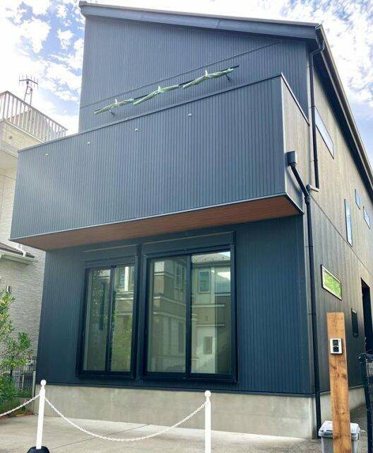 建物外観　駅から徒歩５分