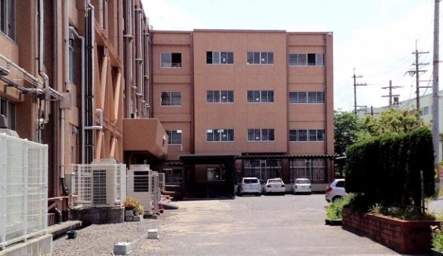 中学校　草津市立老上中学校（中学校）まで436m