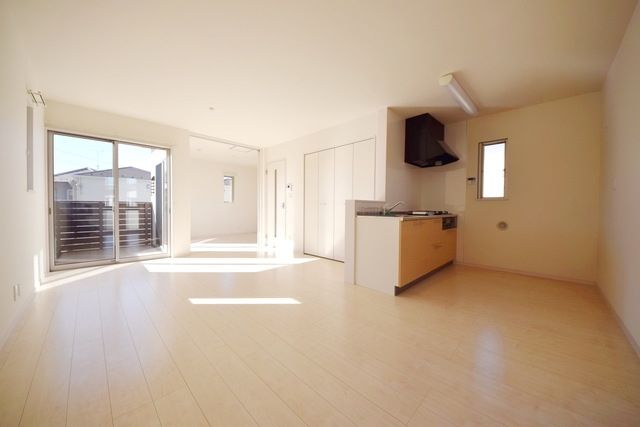 居室・リビング　開放的なリビングです♪