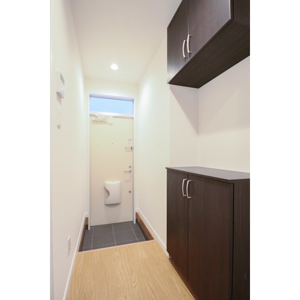 玄関　同じ建物の別のお部屋