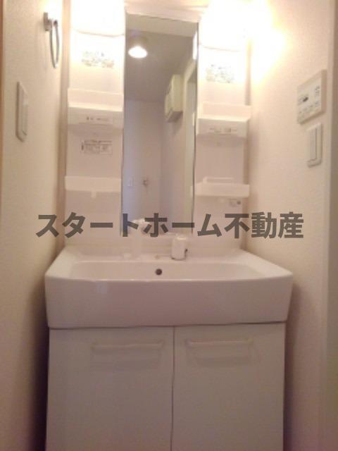 洗面設備　スペースが確保できる洗面所です