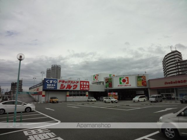 ドラックストア　シルク新泉大津店（ドラッグストア）まで373m