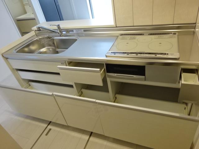 キッチン　キッチン収納