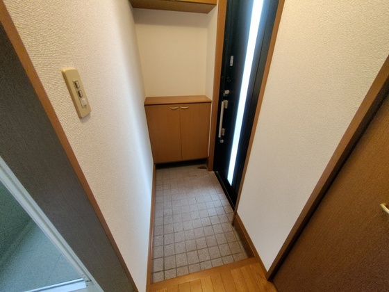 玄関　※別部屋の写真です