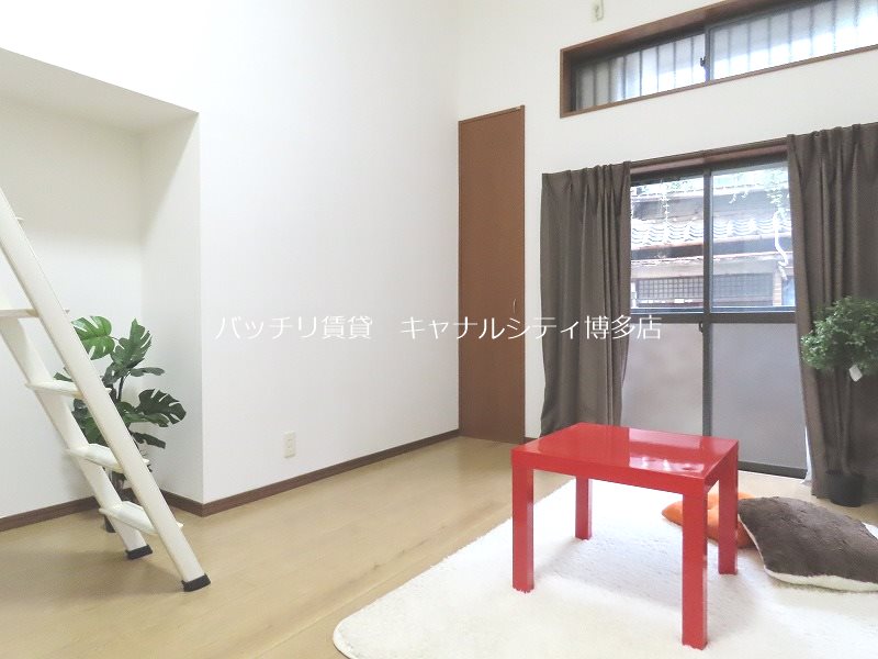 居室・リビング　画像は別号室タイプの為、床や壁の色等が異なる場合は現況を優先