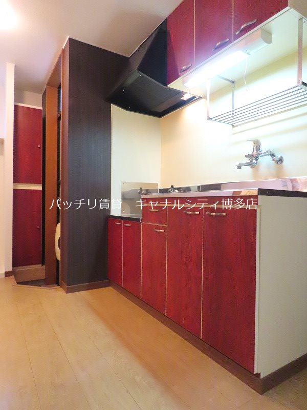 玄関　画像は別号室タイプの為、床や壁の色等が異なる場合は現況を優先