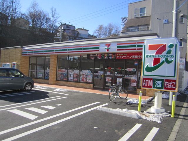 コンビニ　セブンイレブン（コンビニ）まで575m