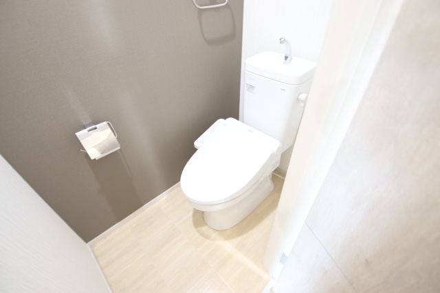 トイレ　※別室の参考写真の為、現況優先です。