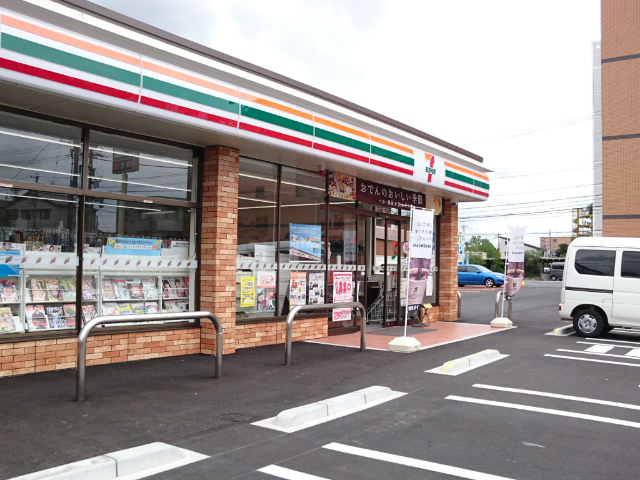 コンビニ　セブンイレブン高知新本町２丁目店（コンビニ）まで416m