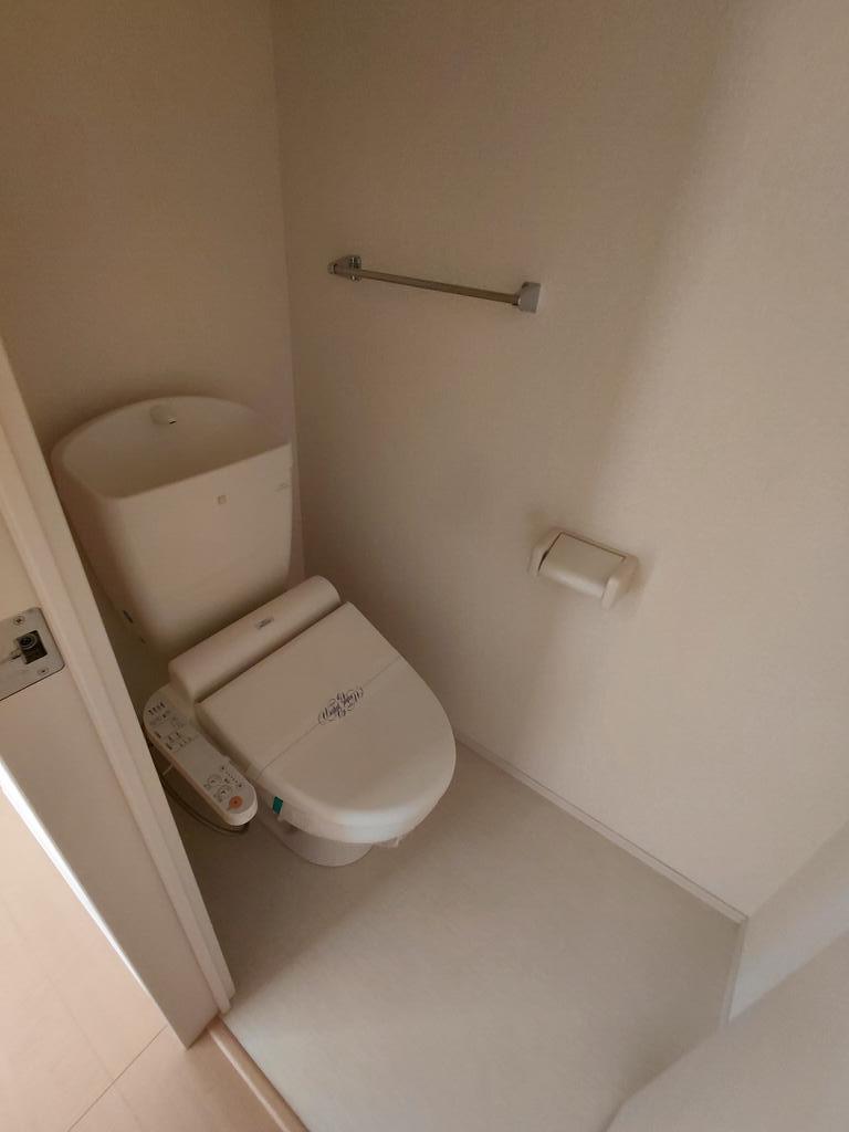 トイレ　（参考）他室の写真を使用しています。現況優先となります。