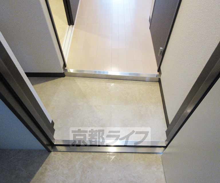 玄関　段差の少ない玄関です