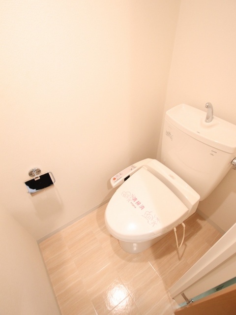 トイレ　トイレは暖房洗浄便座付きです☆