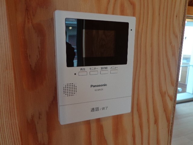 セキュリティ　女性の方でも安心のモニター付きインターホン♪