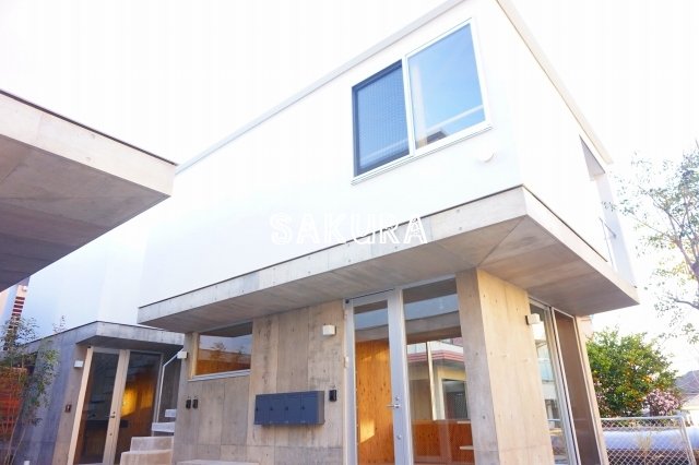 エントランス　お洒落な建物デザイン♪