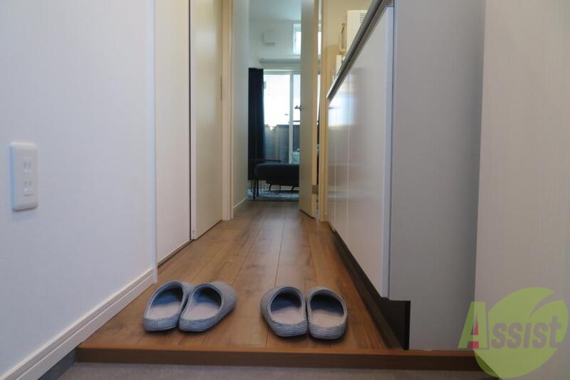 玄関　ピカピカの廊下が気持ちイイですね。毎日、早くかえりたくなりま