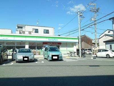 コンビニ　ファミリーマート（コンビニ）まで159m