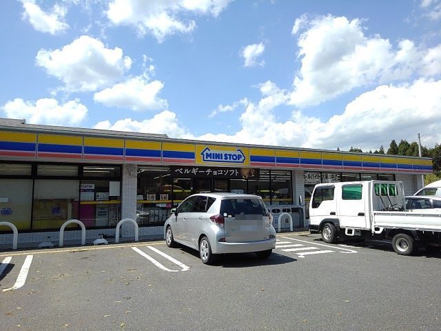 コンビニ　ミニストップ菰野庁舎前店（コンビニ）まで400m