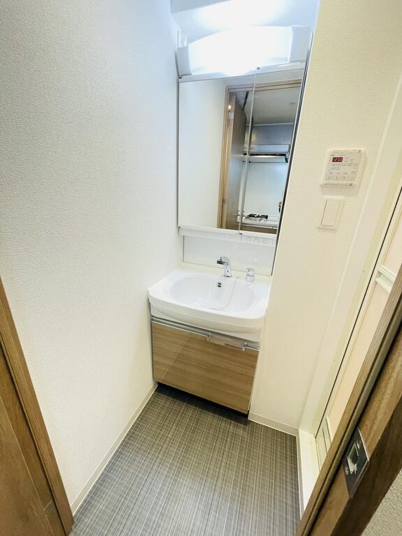 洗面設備　※室内は現況を優先します