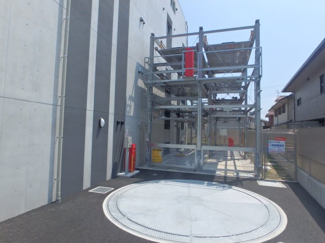 駐車場　駐車場があるので、車を買う予定の方も安心です