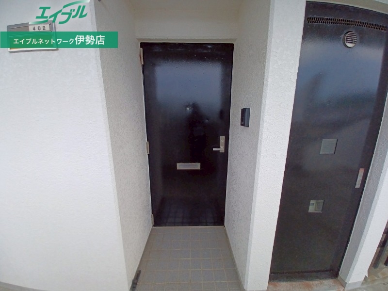 玄関　同型部屋写真です。