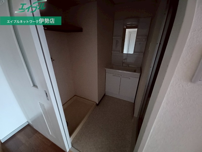 洗面設備　同型部屋写真です。