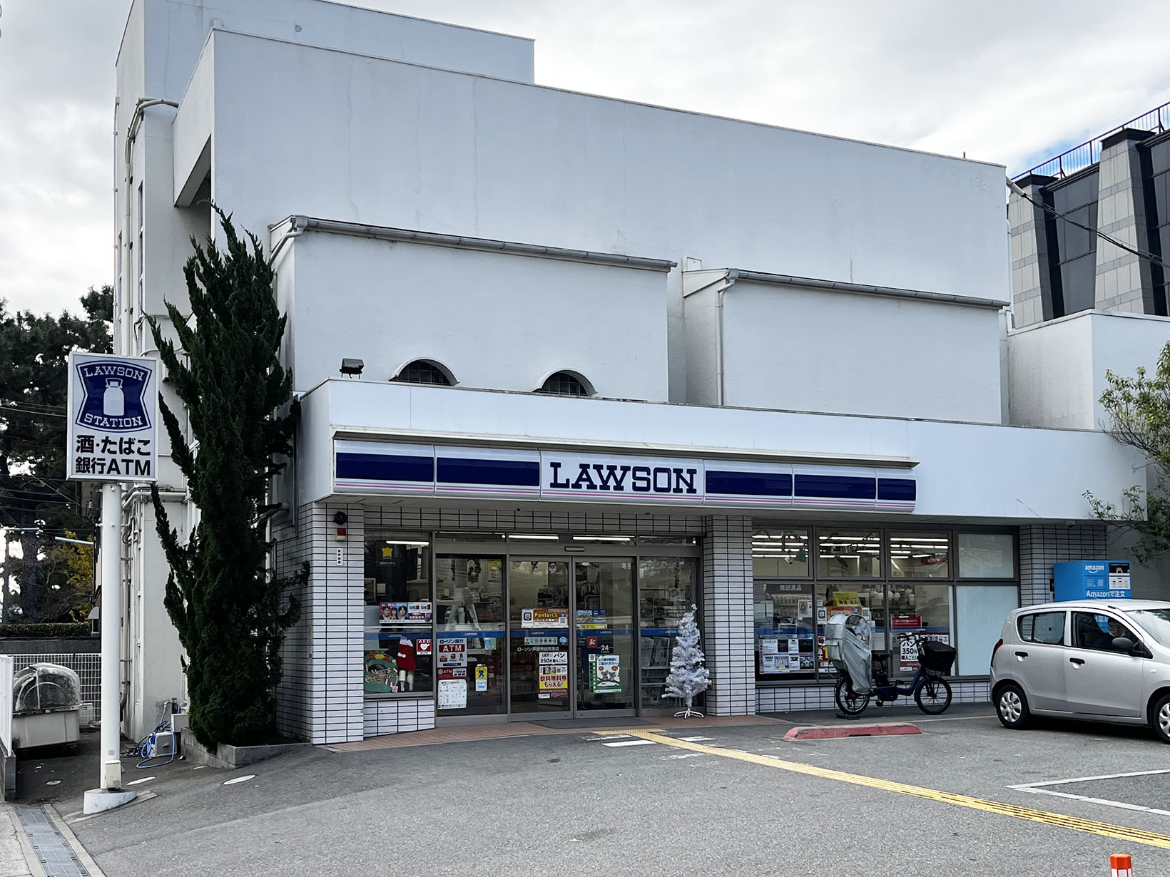 コンビニ　ローソン芦屋市役所南店（コンビニ）まで647m