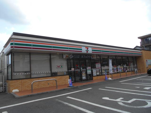 コンビニ　セブンイレブン（コンビニ）まで407m