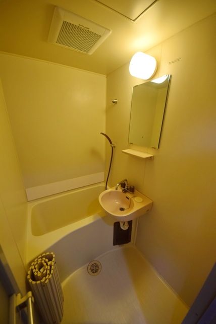 バス・シャワールーム　★浴槽も足を伸ばせますね★