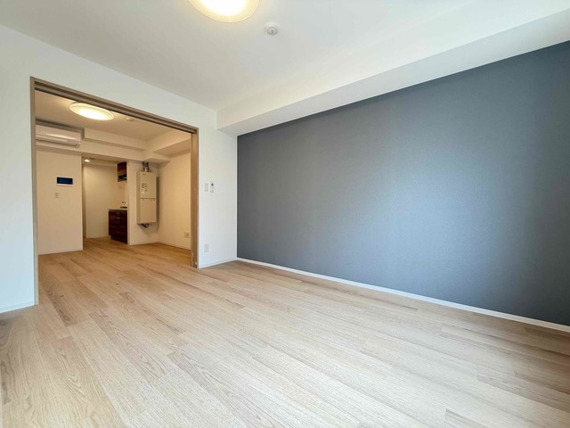 その他部屋・スペース　流行のアクセントクロスでおしゃれなお部屋を楽しみませんか？