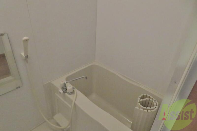 バス・シャワールーム　足を伸ばしてゆっくりとお風呂に入れそう。