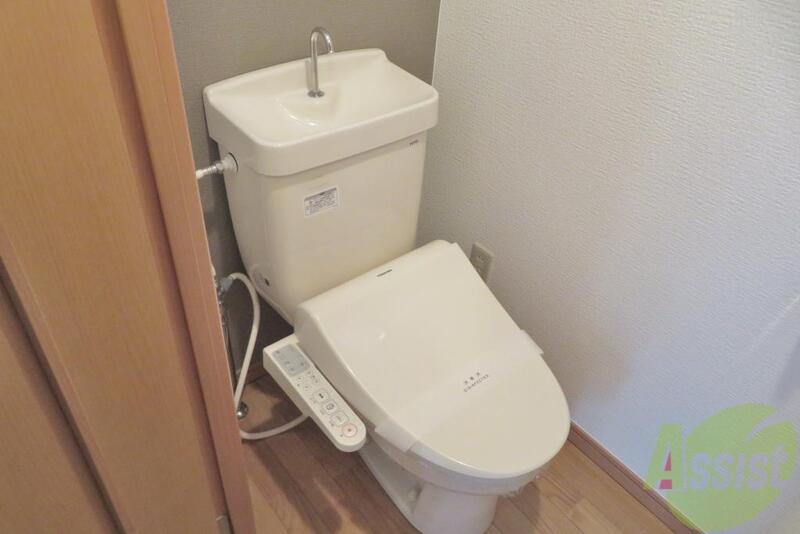 トイレ　温水機能トイレで毎日快適に使用出来ますね。