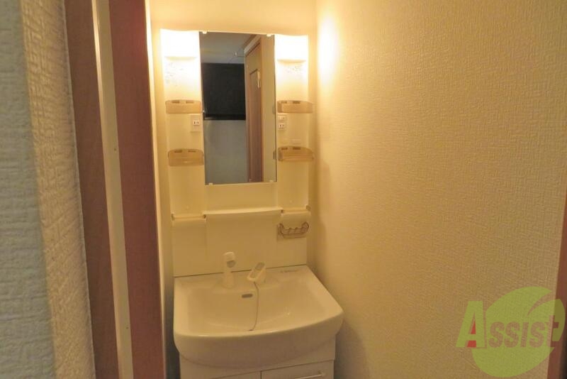 洗面設備　忙しい朝も洗面台があるので快適ですね。