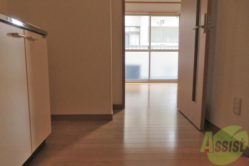 玄関　玄関からの写真になります。広々ですね～。