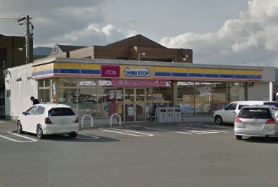 コンビニ　ミニストップ飯塚横田店（コンビニ）まで310m