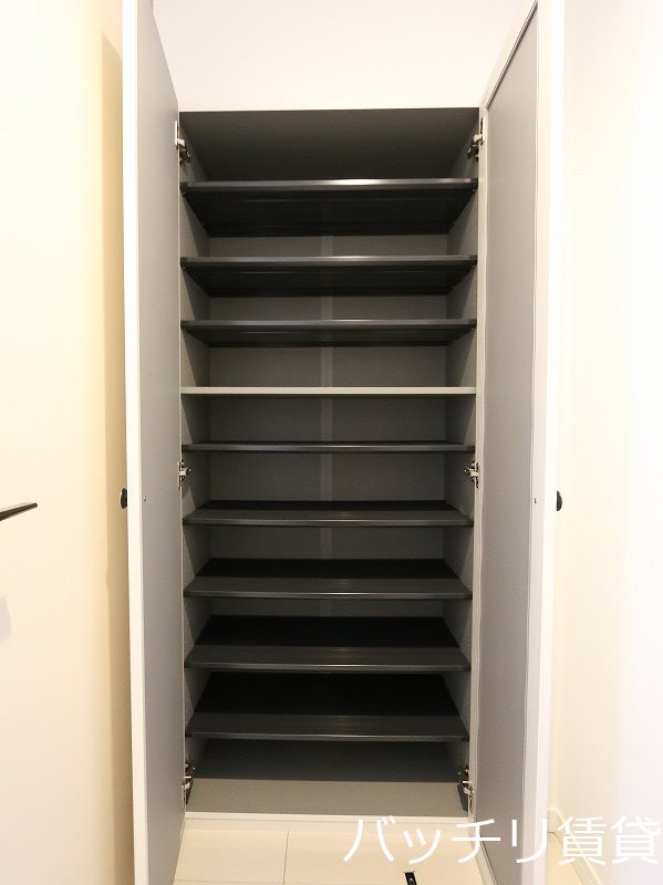 玄関　画像は同型タイプの為現状を優先致します。