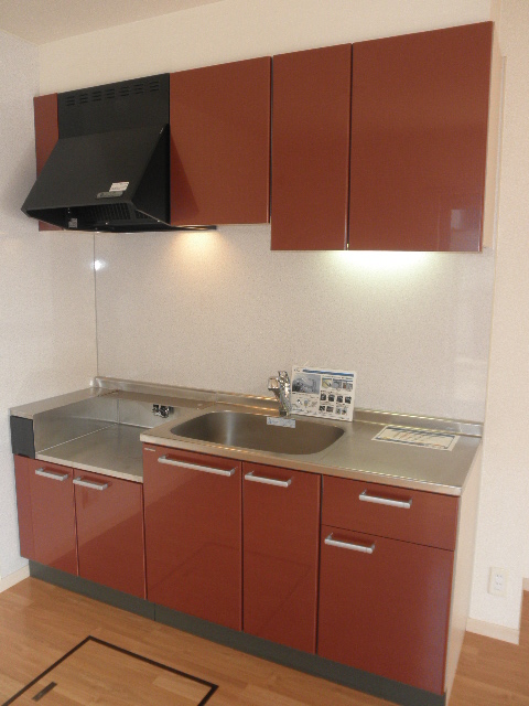 キッチン　キッチンは広く収納も多いので料理好きな方にオススメです