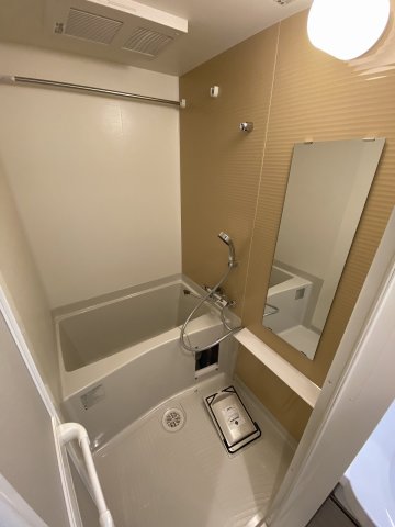 バス・シャワールーム　浴室乾燥機付きのお風呂です♪
