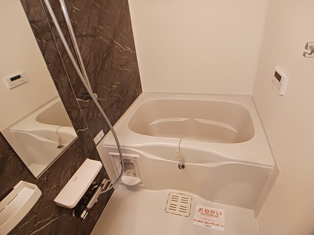 バス・シャワールーム　浴室乾燥・追い炊き機能付き☆