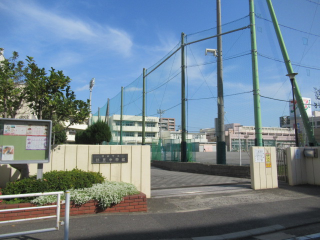 中学校　横浜市立鶴見中学校（中学校）まで1038m