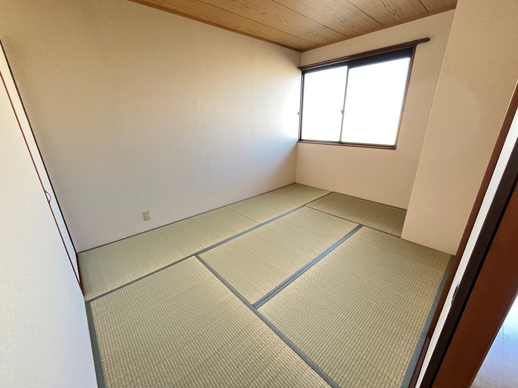 その他部屋・スペース　北側のお部屋は洋室にリフォーム中です。