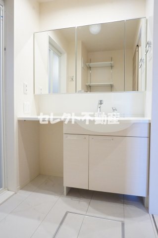 洗面設備　Ｂ201 洗髪洗面化粧台　ヘアーセットに便利な三面鏡♪