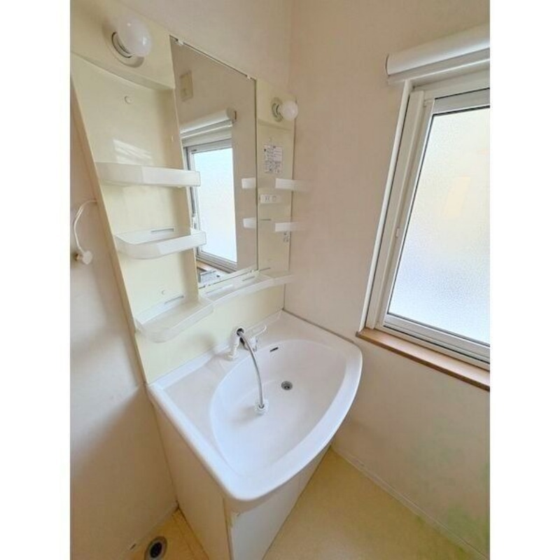 洗面設備　便利な洗面台付きでございます！