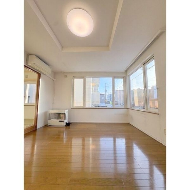 居室・リビング　広々リビングスペースございます！