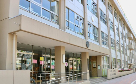 小学校　中央区立月島第一小学校（小学校）まで457m