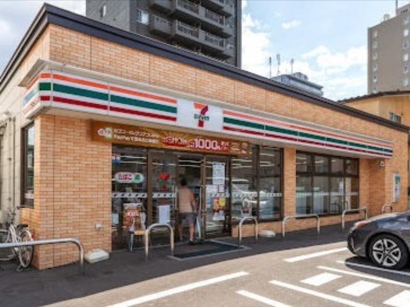 コンビニ　セブンイレブン札幌月寒中央通4丁目店（コンビニ）まで266m