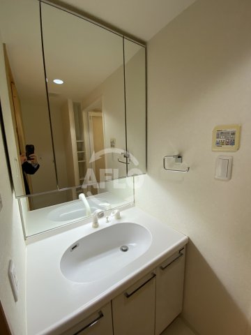 洗面設備　エルセレーノ上本町レジデンス　独立洗面台