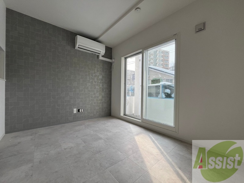 その他部屋・スペース　寝室はこちらです。光が差し込む、温かみのあるお部屋です。