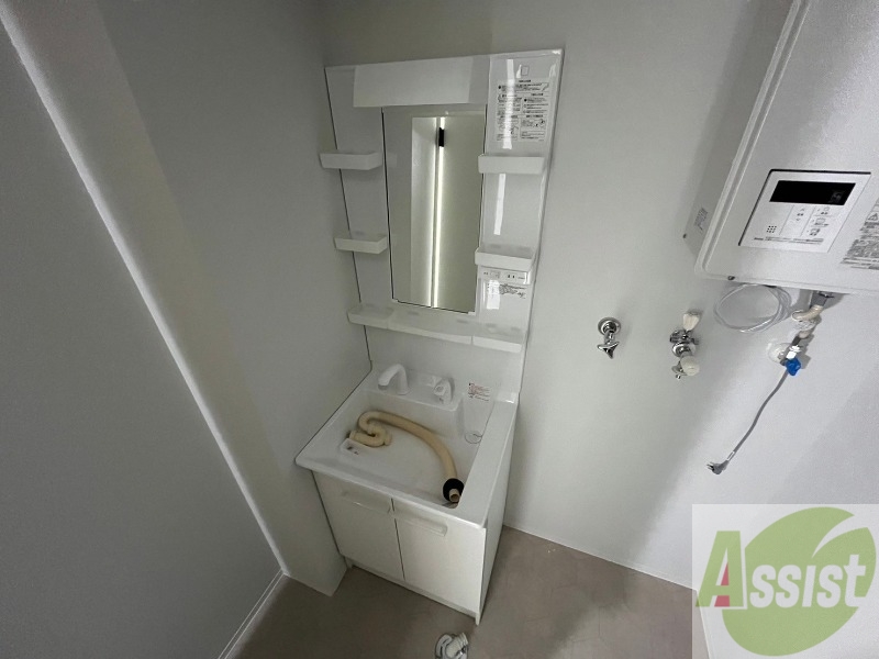 洗面設備　独立洗面台です。大きくてよいですね。シャンプーもできます！